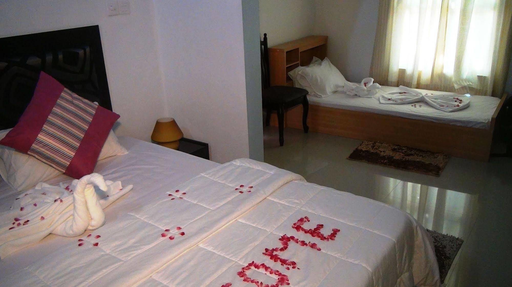 Azoush Tourist Guesthouse Isla Isla Fulhadhoo Exterior foto