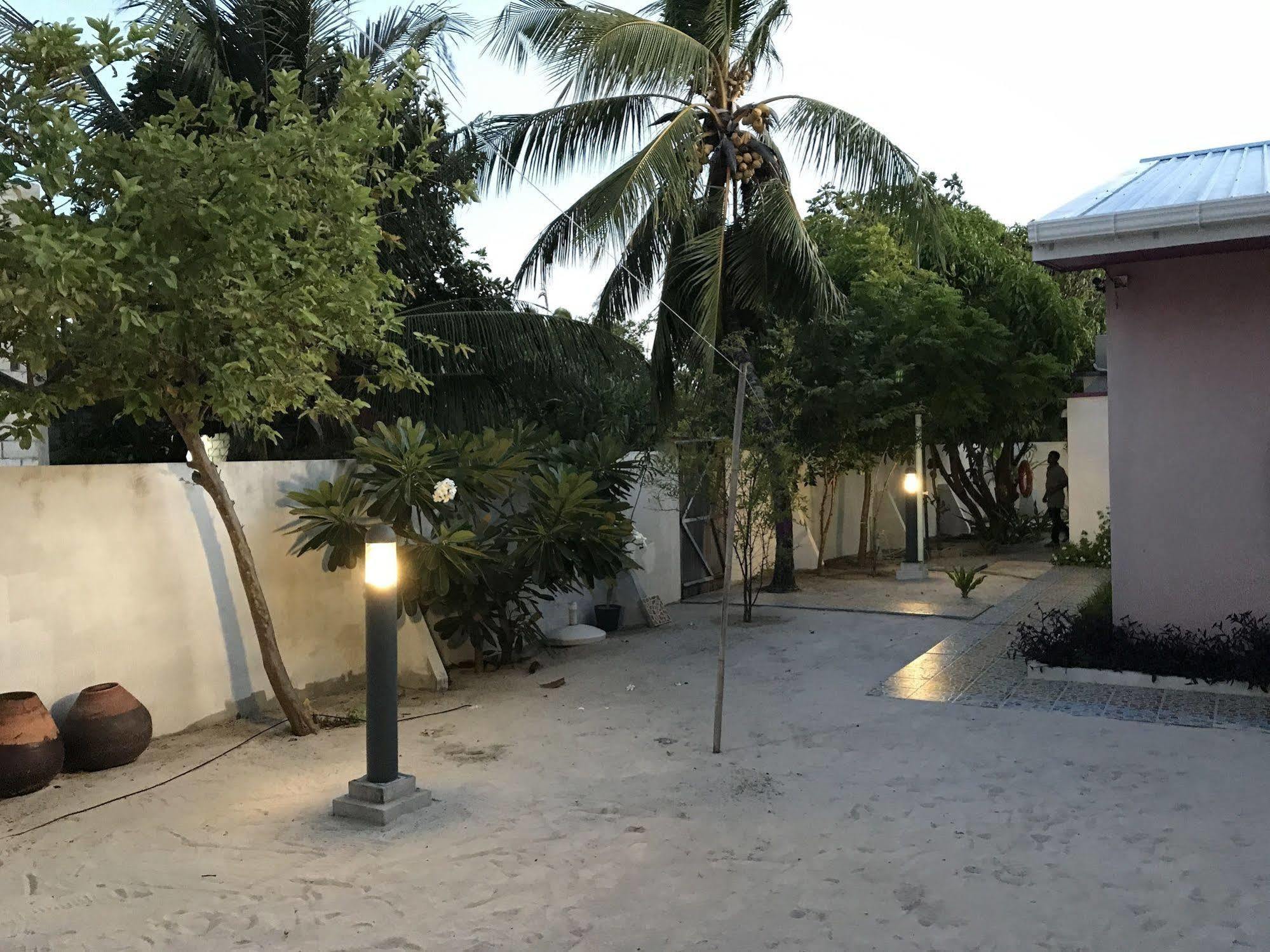 Azoush Tourist Guesthouse Isla Isla Fulhadhoo Exterior foto